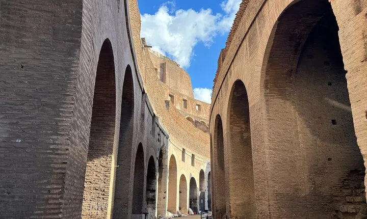 Express Colosseum Tour& Ancient Rome Access