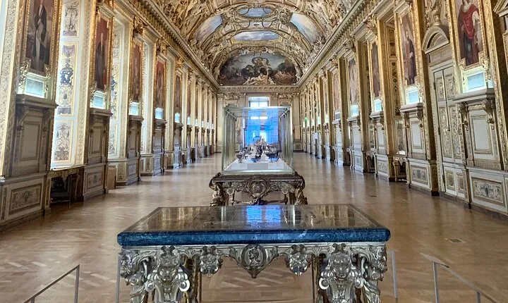 PRIVATE Louvre Wonders & Hidden Treasures Visit