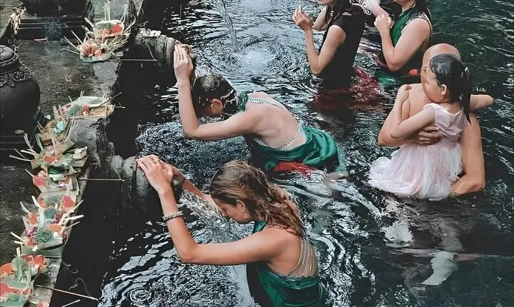 Ubud Tour With Tirta Empul Holy Water Temple 