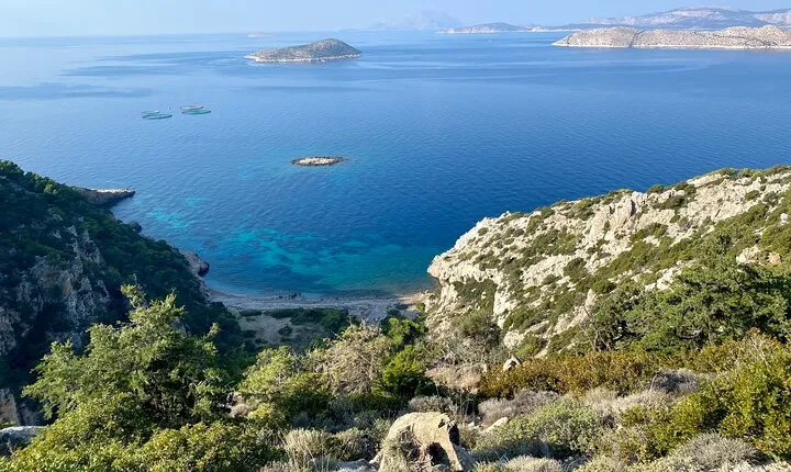 Small group hiking between the beach and Kritinia Castle