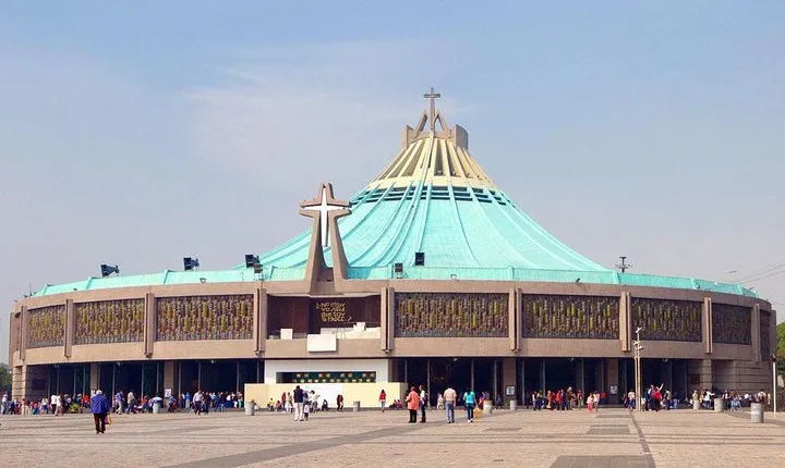 2 Days visiting Basilica of Guadalupe, Pyramids, Frida Kahlo museum & Xochimilco