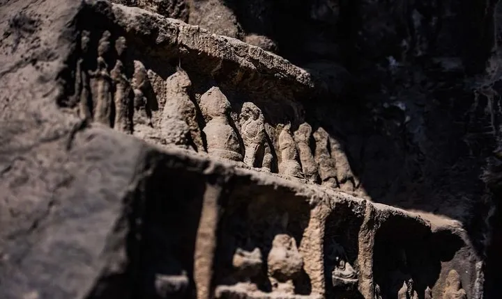 Private Day Tour to Luoyang Longmen Grottoes from Zhengzhou