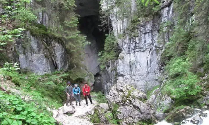 Private Full-Day Hiking Adventure in Padis Karst Plateau
