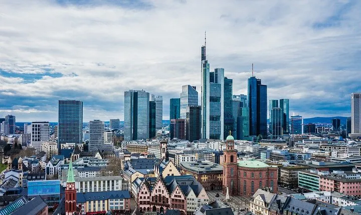 Layover in Frankfurt a Private Tour with a local: Best Highlights of Frankfurt