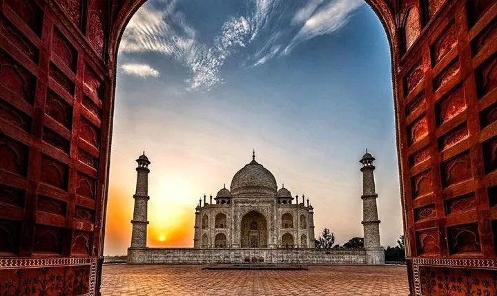 2-day Tajmahal & Fort tour with Tiger Safari from Hyderabad 