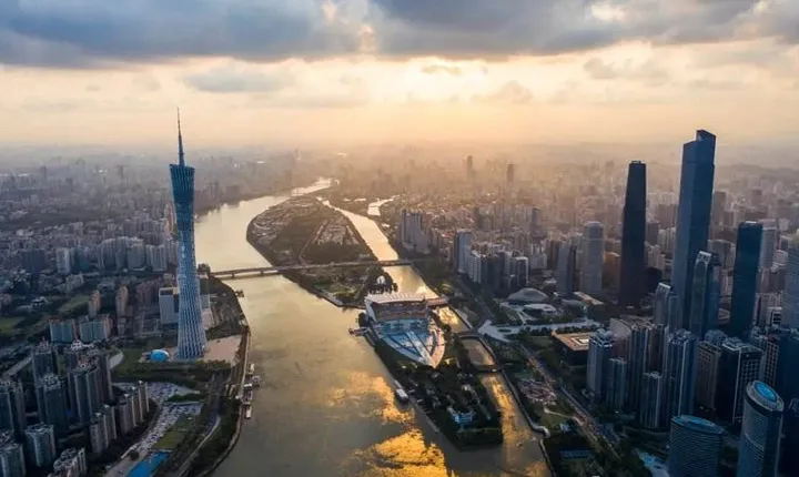 Private Guangzhou Best Day Tour with Canton Tower, Baiyun Mountain and More