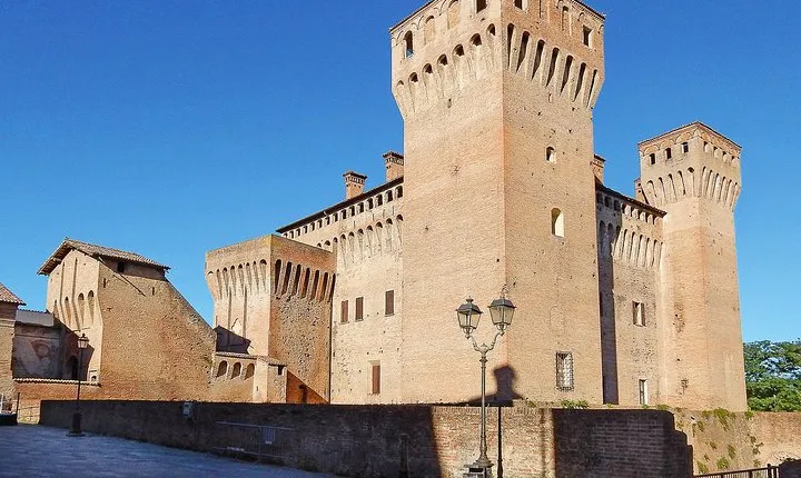 Tour To Vignola And Castelvetro With Lunch At The Farmhouse And Visit To The Acetaia