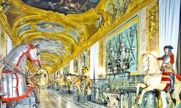 Private Turin Royal Palace Tour with Holy Shroud Chapel & Armory