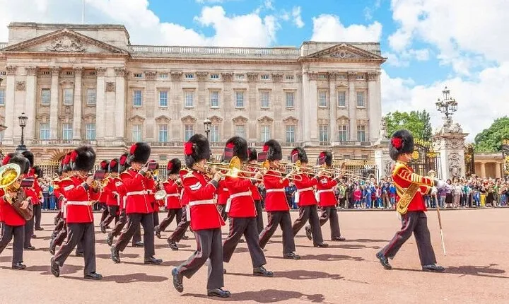 Full or Half Day London Sightseeing Tour with Licensed TFL Driver