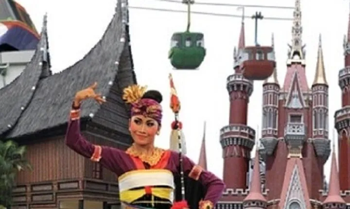 Guided Sightseeing Tour from Jakarta