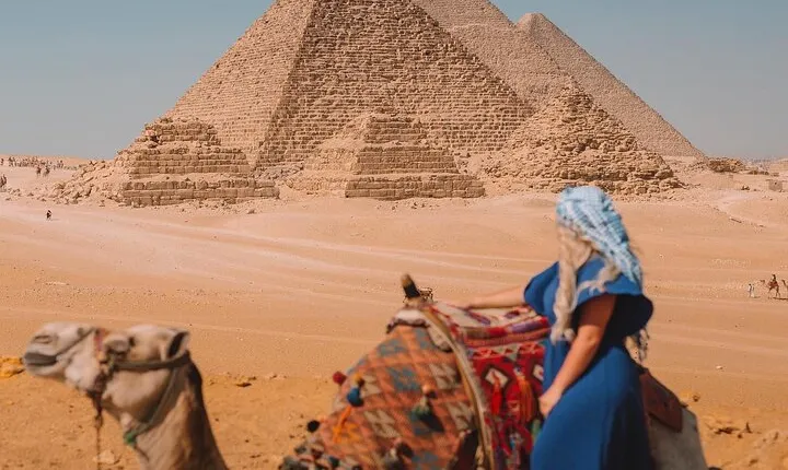 Luxury Private Tour Giza pyramids ,Sphinx ,Camel Rid and Lunch