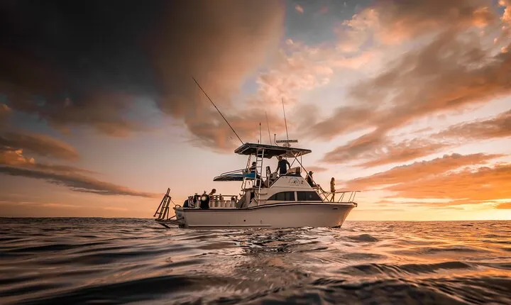 Private Luxury Sunset Cruise in Waikiki