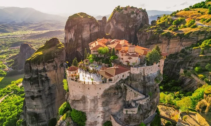 7 Days Private Tour: Meteora - Ioannina - Thessaloniki - Litochoro & Delphi