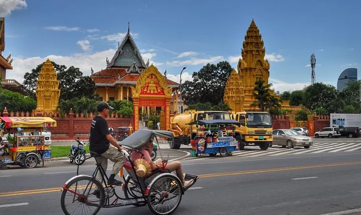 6-day Phnom Penh & Siem Reap with Angkor Temples & Floating Village