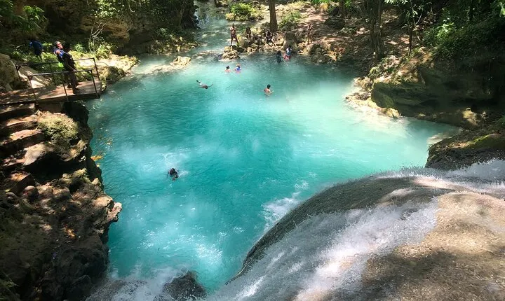 Ocho Rios: Amazing Blue Hole and Chill at Reggae Hill