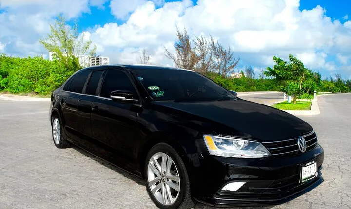 Departures in Luxury Sedan from Tulum to Cancun Airport