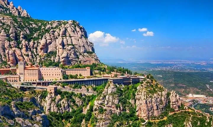 Sagrada Familia & Montserrat Private Tour with Hotel pick-up