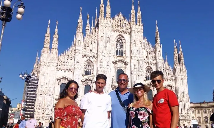 Milan Must-See Sites Guided Tour with Skip-the Line Tickets to Duomo & Cathedral