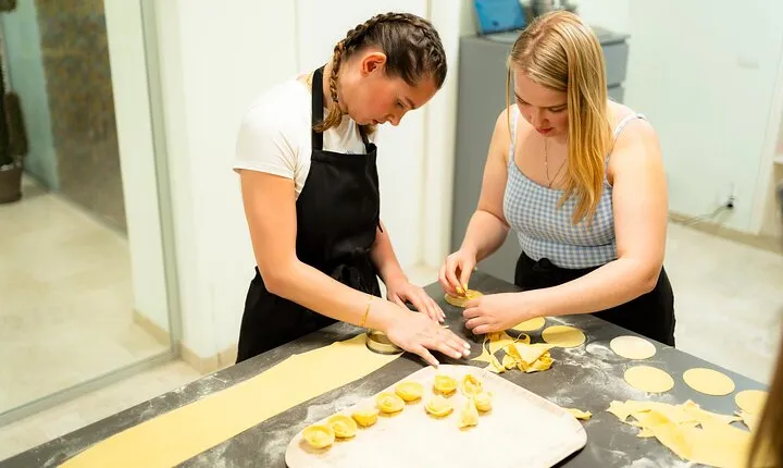 Gnocchi, Pasta, Tiramisù and Wine Class