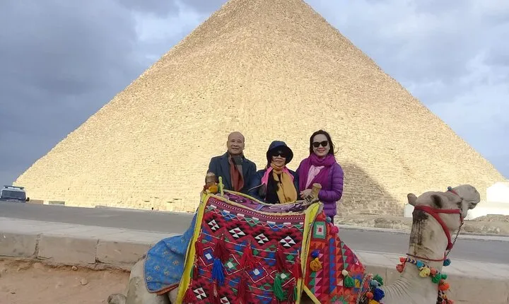 Private tour to Giza Pyramids, Sphinx and Egyptian Museum