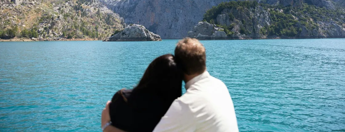 Green Canyon boat cruise with lunch and shopping