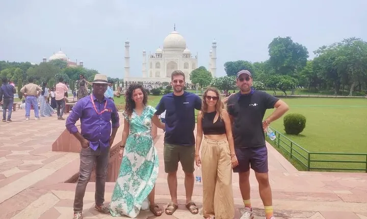 From Delhi: Taj Mahal Sunrise tour with Breakfast