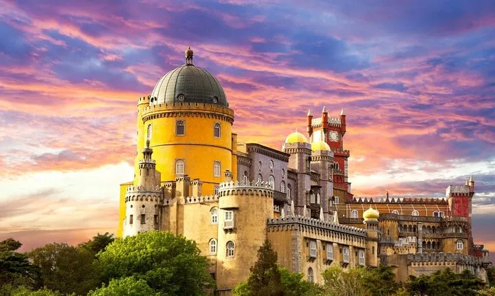 Private Tour of Sintra, Cabo da Roca and Cascais with 2 Palaces