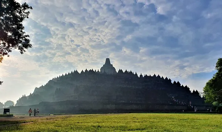 From Semarang Port to Borobudur Temple in Private Tour