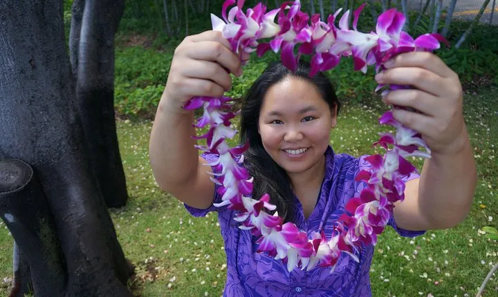 Traditional Airport Lei Greeting on Honolulu Oahu