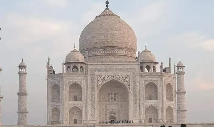 TAJ MAHAL TOUR (1 Nights /2 Days) 