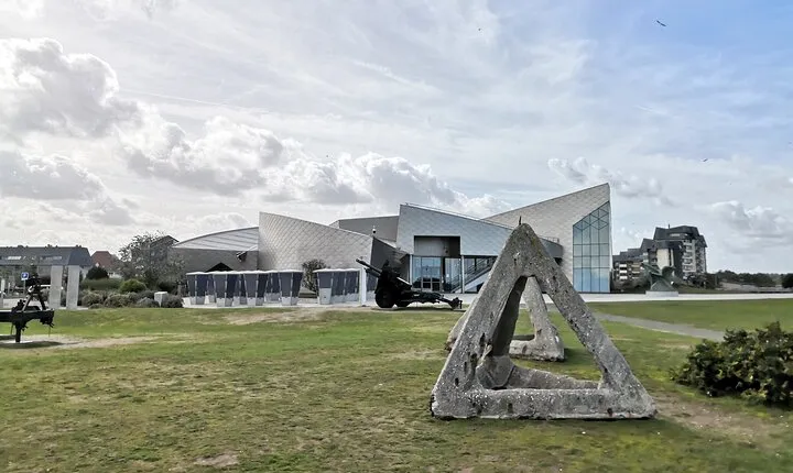 Day trip from Paris to Juno Beach, Normandy - Private Tour (2 pax)