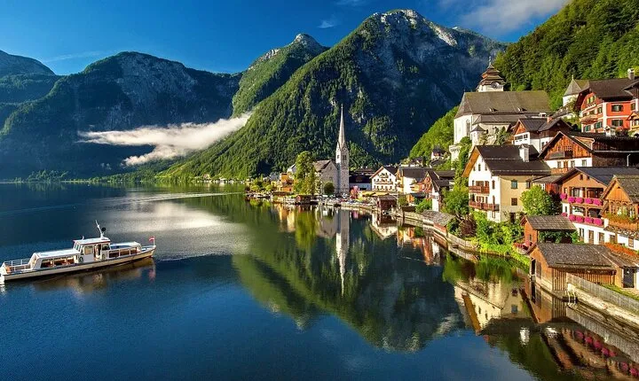 Guided Day Trip to Hallstatt with a local from Vienna