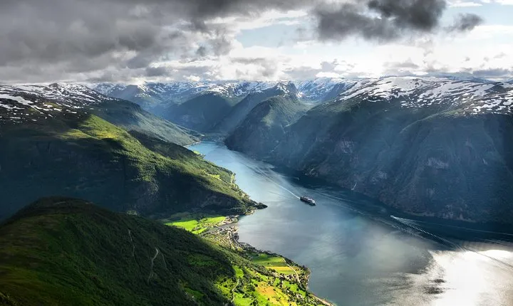 Bergen to Sognefjord Private Roudtrip with Cruise and Flasmbana