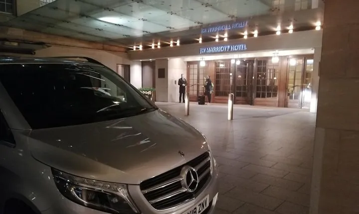 Private Transportation from & to London with Stopover at Windsor and its Castle