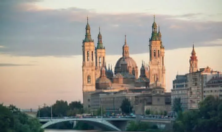 Zaragoza: Private Tour with a Local Guide