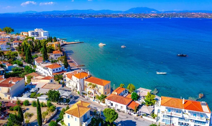 Spetses Island Full Day Bus Trip from Athens with Swimming