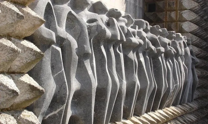 Bilbao: The Route of the Three Temples