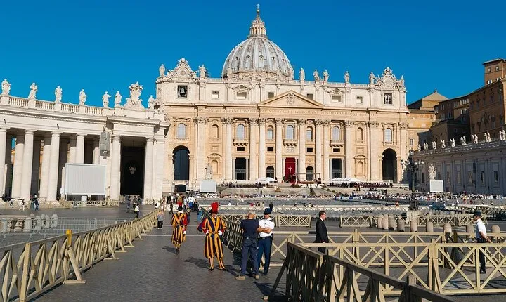 Rome: Papal Audience Guided Tour with Reserved Access