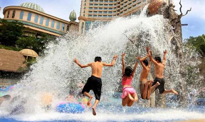 Sunway Lagoon Admission Ticket with Pickup from Hotel