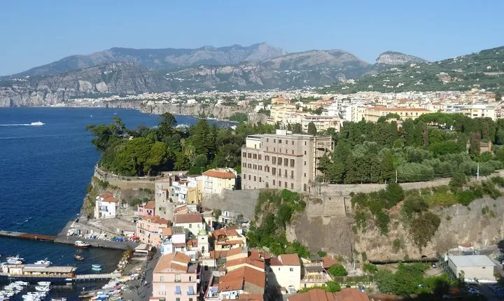 Transfer from Rome to Amalfi Coast or Sorrento or Vice Versa