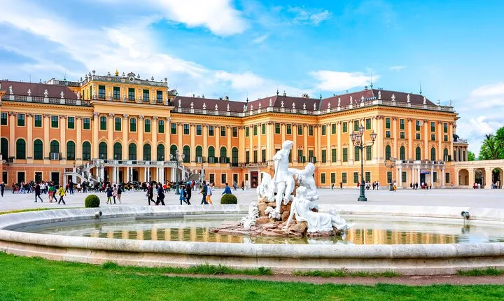 Schönbrunn Palace Guided Tour with Skip the Line Access
