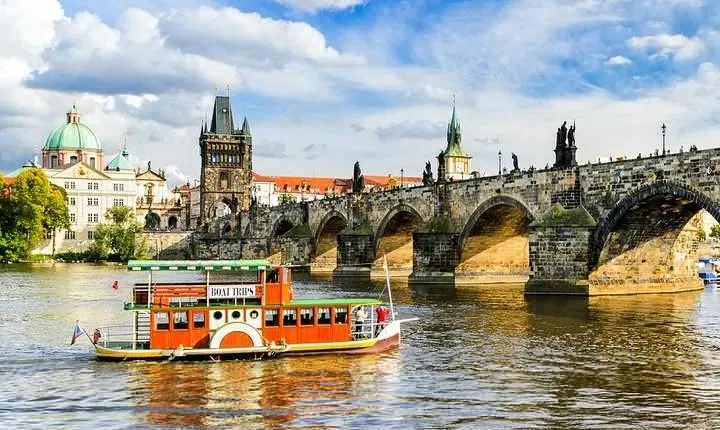 Best of Prague Private Walking Tour (Left and Right Riverbank)