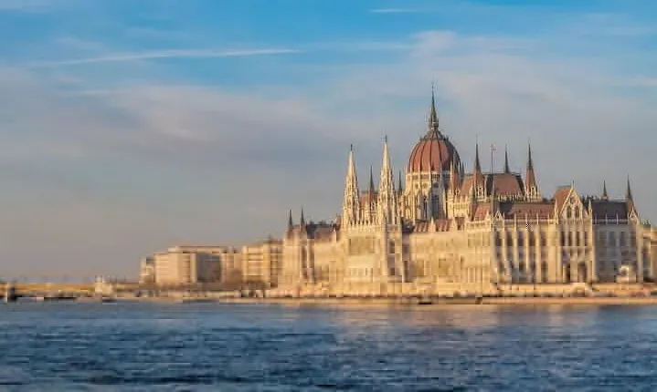 Private Transfer from Vienna to Budapest with 2 hours for sightseeing