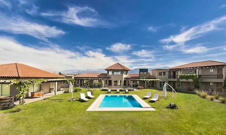 Half-Day Villa Mansa Spa Circuit with Lunch in Mendoza