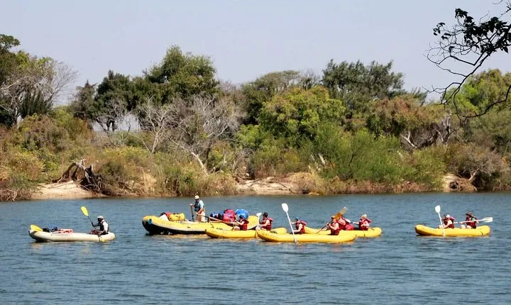 Victoria Falls Canoeing