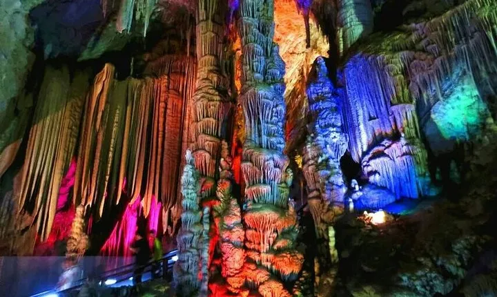 Private All-inclusive Tour to Summer Palace & Stone Flower Cave with Local Lunch