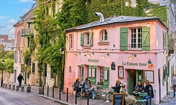 Montmartre and Sacre Coeur Private Guided Tour in Paris