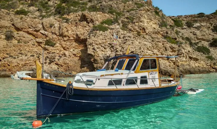 Private Mediterranean classic boat with Paddle boards+Snorkelling