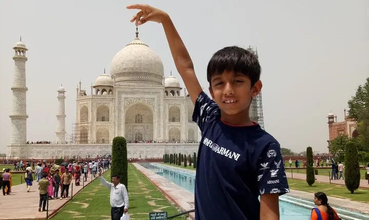Visit Taj Mahal in a day from Bangalore choosing your own flights