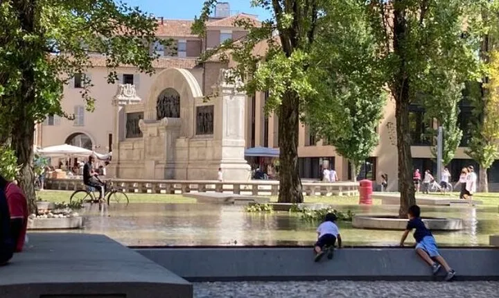 2 Hours Guided Walking Tour in Parma with Culinary Stop